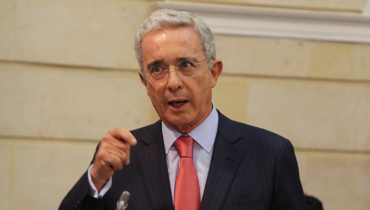 Álvaro Uribe ganó tutela que le permitirá acceder a las pruebas del computador de Monsalve