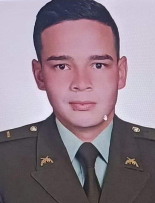 Por hostigamiento a estación de Policía, murió un oficial