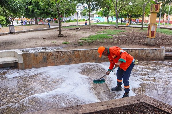 El Parque Central de Corozal recibió una limpieza