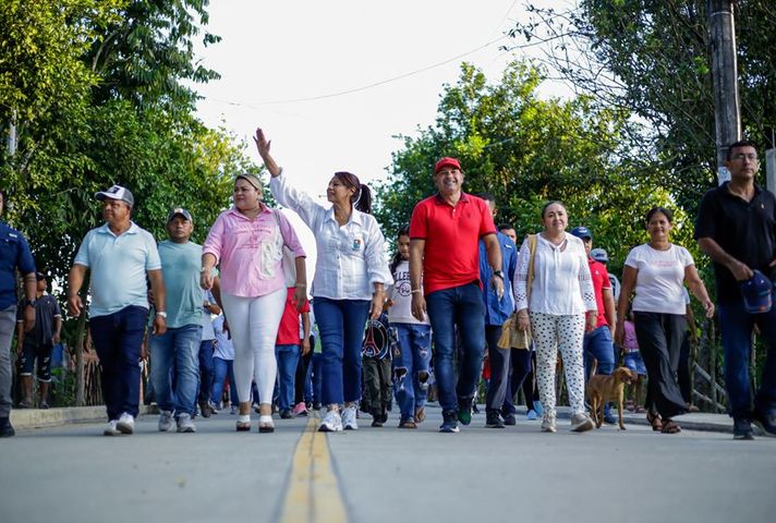 Comunidad de El Palomar recibió mejoramiento de la vía