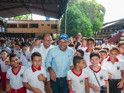 La educación, una prioridad para el alcalde Yahir Acuña.