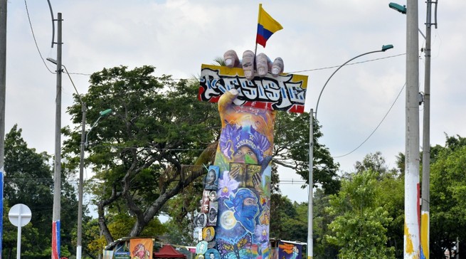 Continúa polémica por monumento