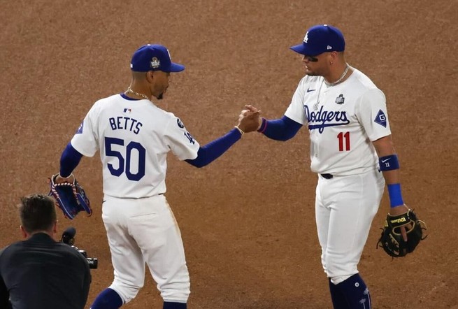 Dodgers arriba 2-0