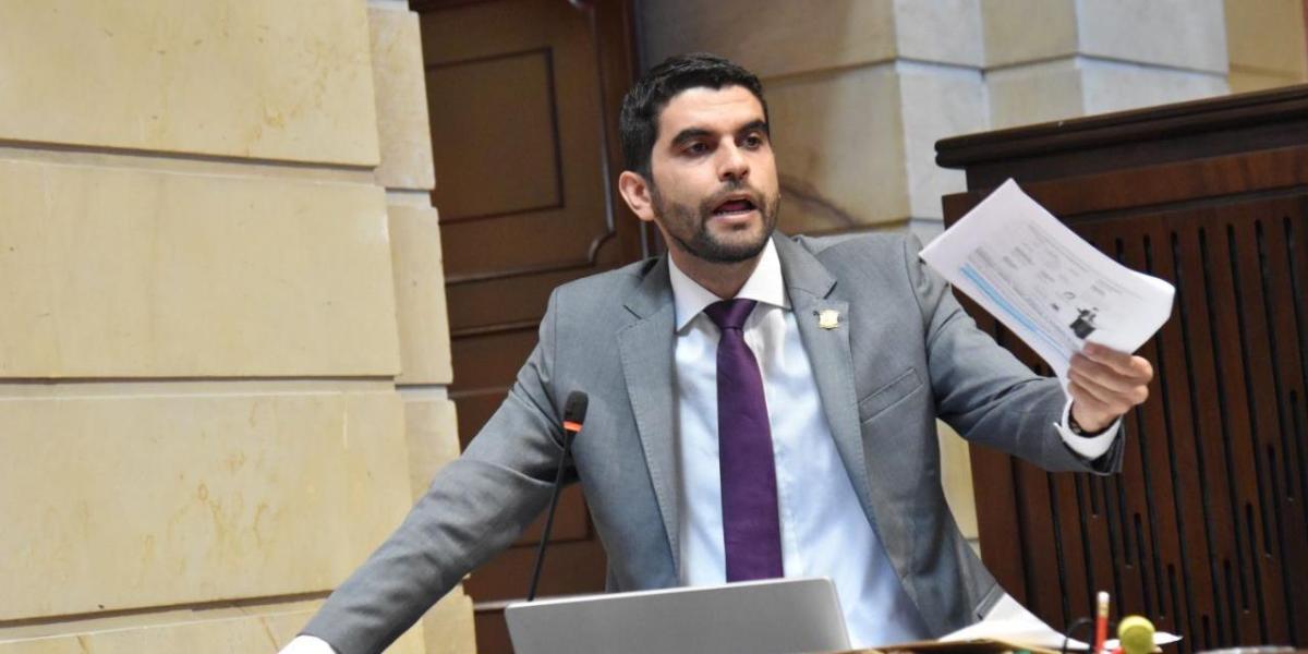 Hernán Cadavid denunciará al Estado por decreto que permitirá a menores cambiar su género