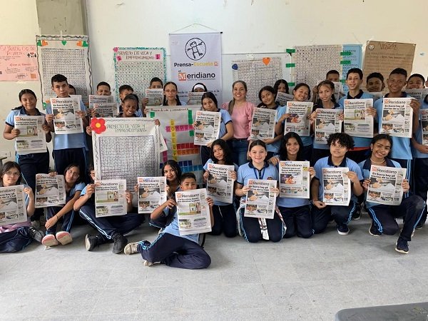 I. E. Santa Rosa de Lima y Normal, en Prensa Escuela