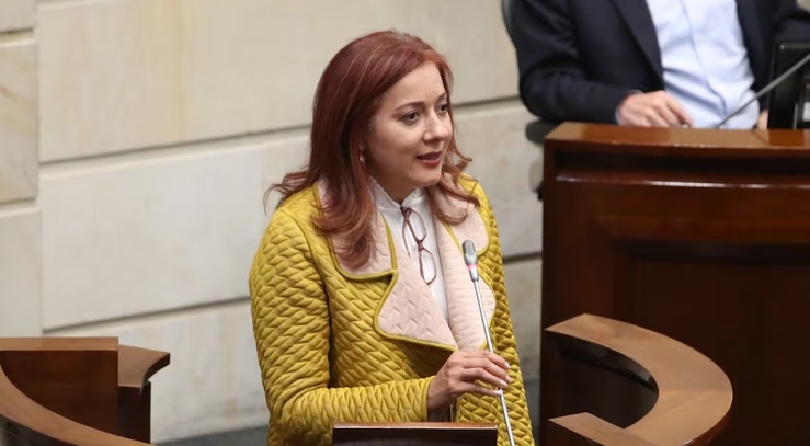 Astrid Salamanca fue reelegida por séptima vez como directora administrativa del Senado