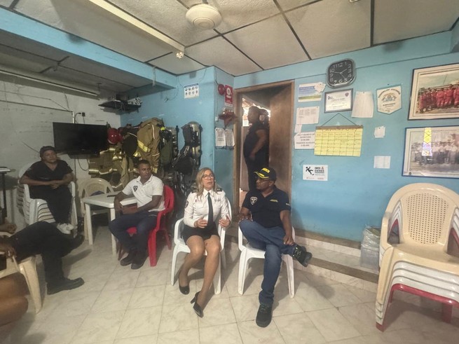 Directora de Bomberos reitera cumplir normas
