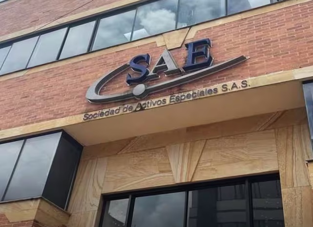 Admiten demanda contra la SAE