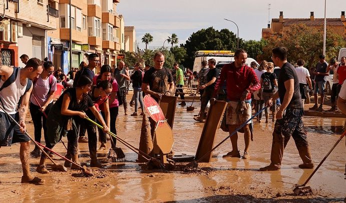Voluntario en España se han sumado para ayudar a los necesitados