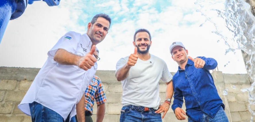 Gobernador de Córdoba, Erasmo Zuleta, entrega redes de acueducto en Ayapel