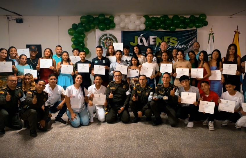 Policía de Montería gradúa a 40 jóvenes en programa de Sena