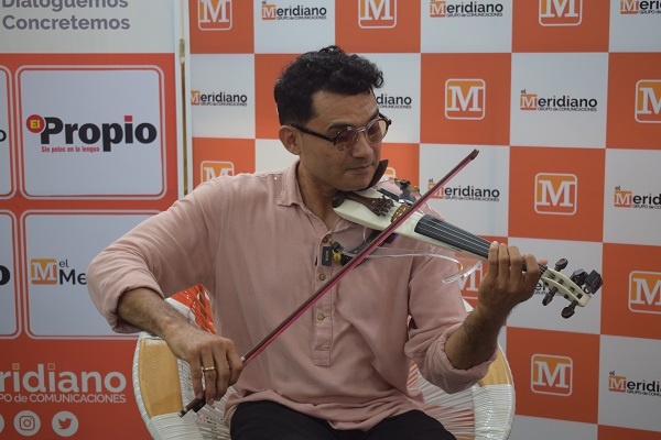 Víctor Zúñiga le toca a la esperanza con su violín