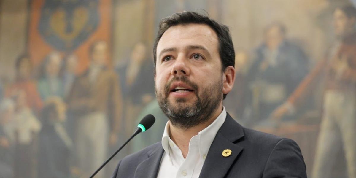 "Más seriedad": Carlos Fernando Galán a Gustavo Bolívar