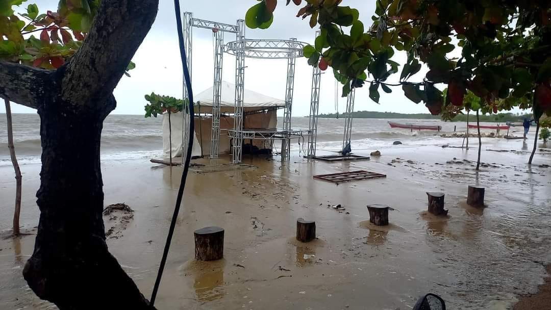 Pequeñas afectaciones en el Golfo mantienen la alerta por 'Rafael'