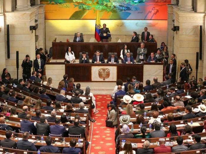 Indignación por letra del reguetón "+57"