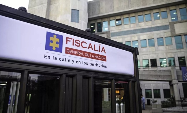 Fiscalía suspendió ordenes de captura contra tres paramilitares
