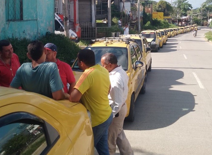 Taxistas de Sincelejo exigen controles al transporte informal