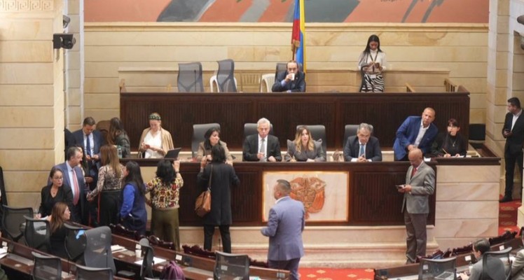 Partidos minoritarios quieren darle el golpe de gracia al liberalismo