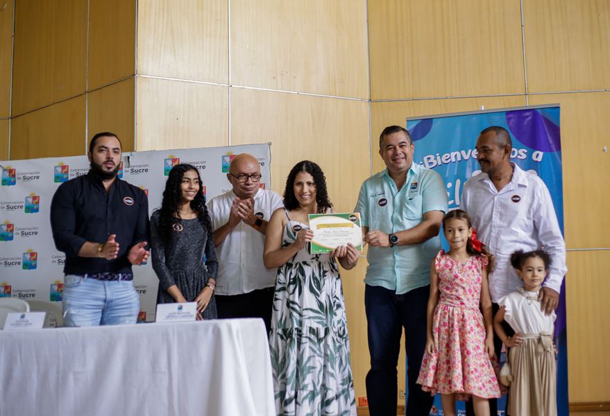 Sucre Bilingüe graduó a los primeros