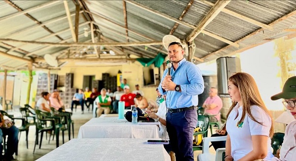 Alcalde presidió consejo comunitario