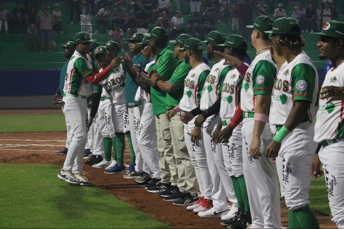 Toros ganó con buen pitcheo y bateo oportuno