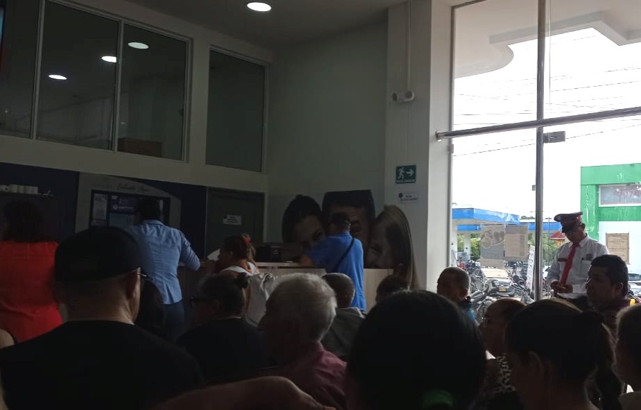 Quejas por demoras en entrega de medicamentos de la EPS Sanitas