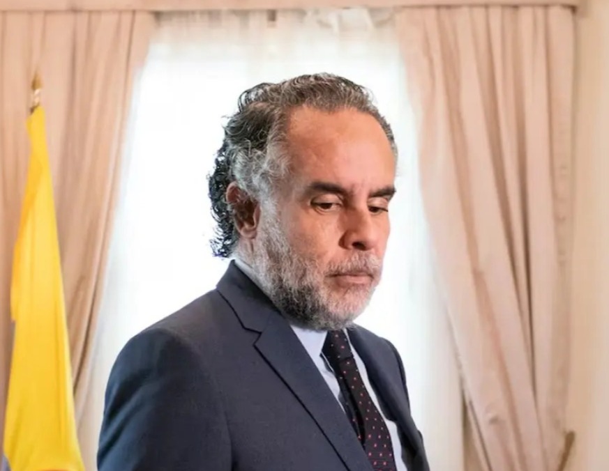 Adicción a drogas lo haría renunciar