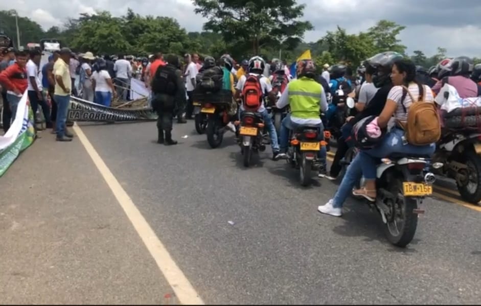 Bloqueos tienen sitiada a Córdoba 