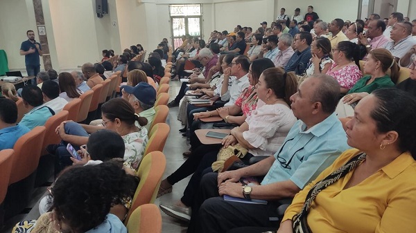 Docentes se fortalecen en salud mental