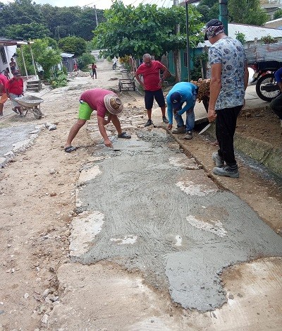 En La Gallera también se sumaron a la pavimentación de sus calles