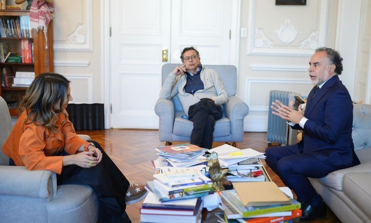 Desde hoy, Benedetti le hablará al oído a Petro