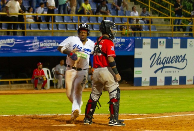 Tigres cazó a Vaqueros