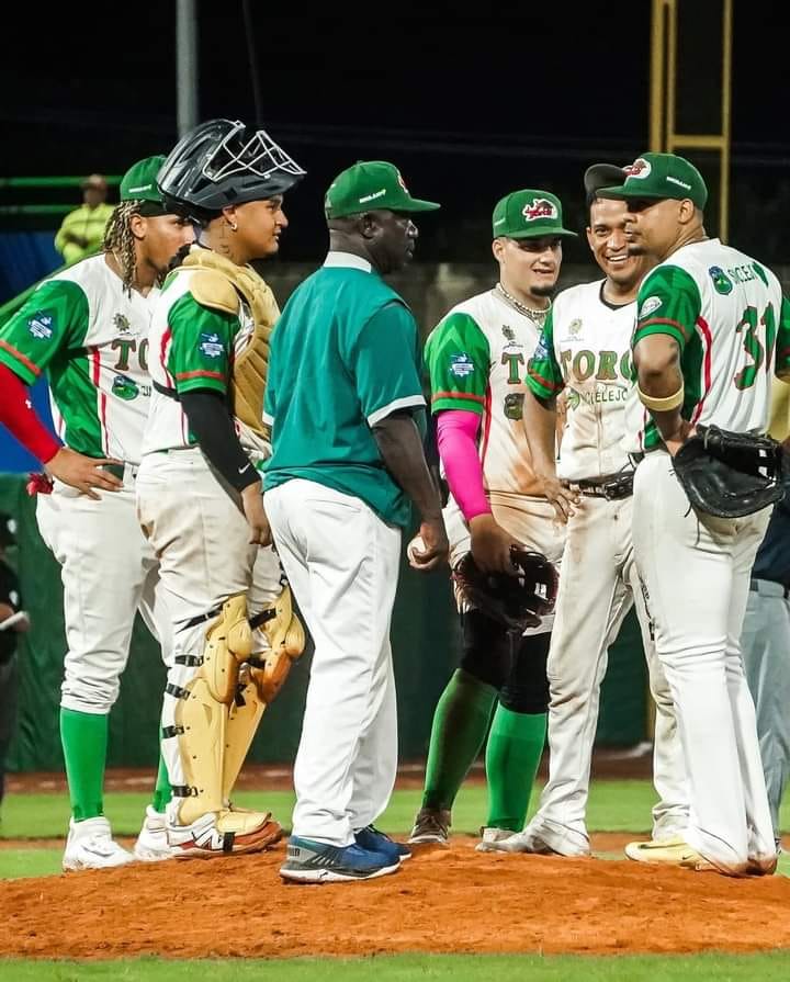 Toros iba abajo en el marcador en la sexta entrada ante Leones