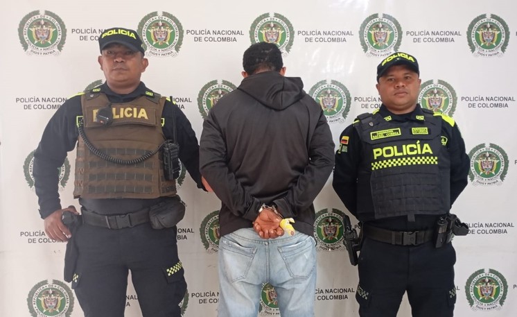 Le pegó en la cara a un médico