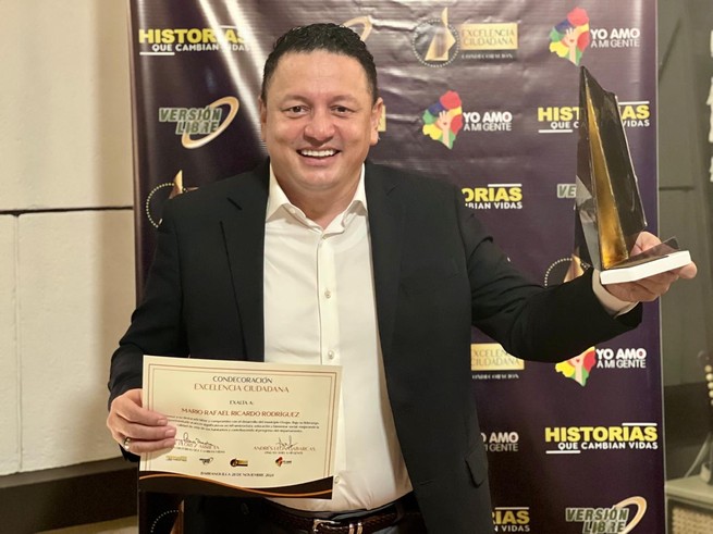 Alcalde de Ovejas recibe el Premio a la Excelencia