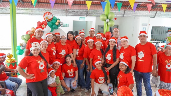 Abuelitos se la gozaron en almuerzo Navideño