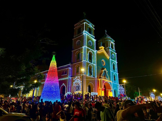 ¡Hermoso! Administración de Yahir Acuña se lució con encendido navideño