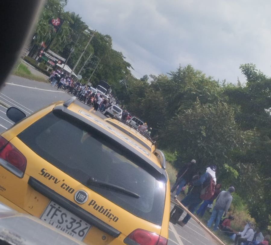 Continúan los bloqueos en la vía Montería - Planeta Rica