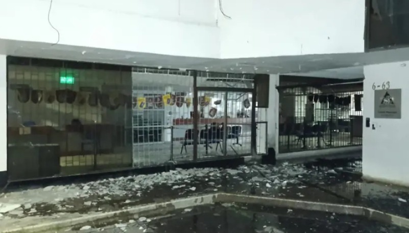 Un artefacto explosivo fue lanzado contra las instalaciones de un Banco Agrario