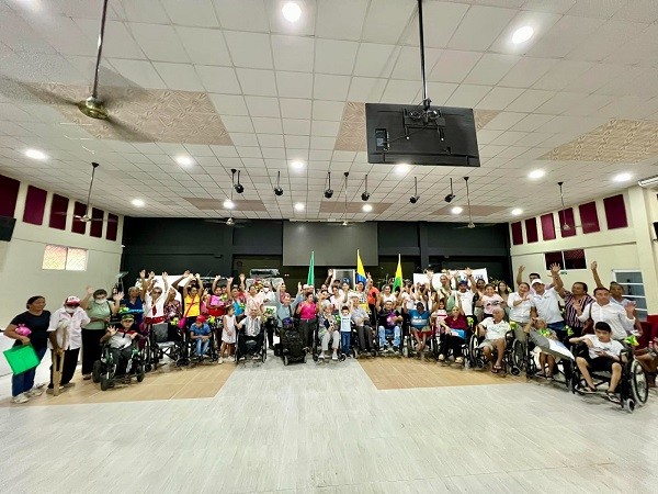 Alcaldía de Ovejas entregó sillas a discapacitados