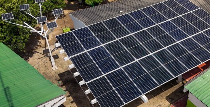 Alcaldía entregó sistema de energía solar en La Manta