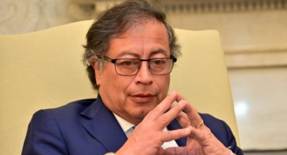 Uribe le respondió a Santos por compararlo con Petro