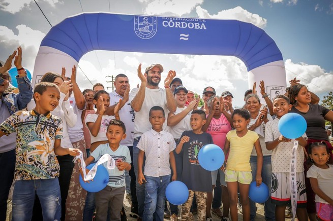 Gobernador Erasmo Zuleta entregó pavimento rural en Los Córdobas y anunció inversiones clave para el desarrollo de la zona costanera