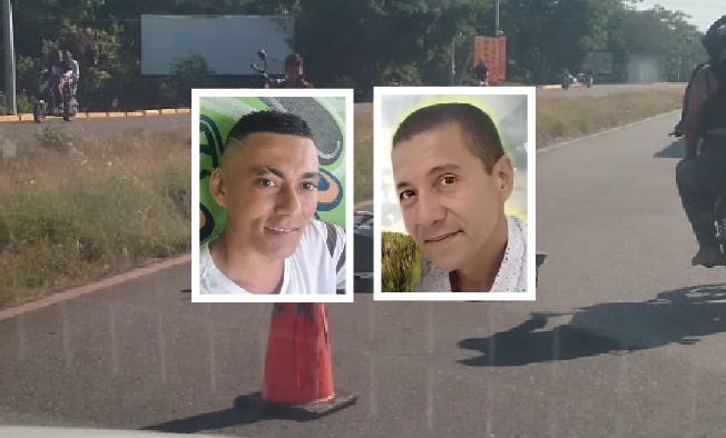 Uno se estrelló contra un carro y el otro se repicó contra el andén