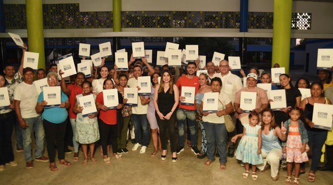 Ya van 250 títulos entregados en Montería
