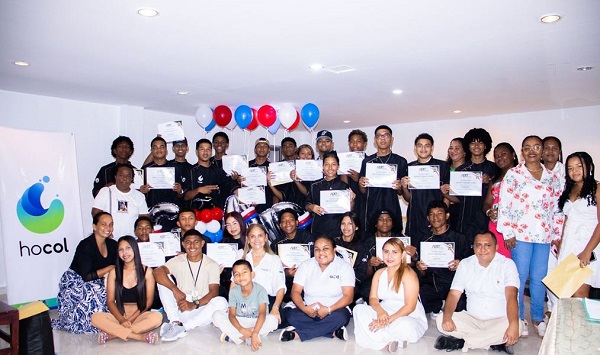 Jóvenes se graduaron de barberos