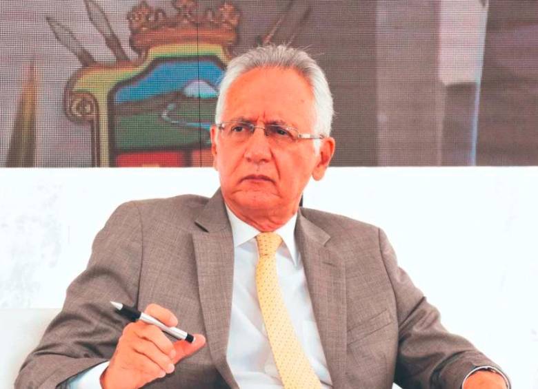 Ordenan arresto de tres días para el MinSalud