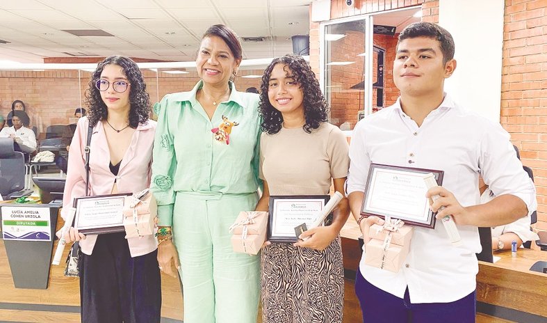 Estudiantes con mejores puntajes de las pruebas Saber 11 en Sucre fueron exaltados