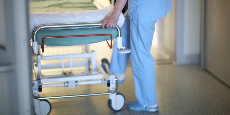 "Para el 2024 el sistema de salud finaliza muy mal": Grupo interdisciplinario de exministros y exviceministros de salud