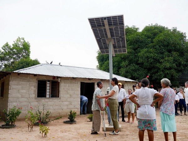 Celebran la Navidad con  energía eléctrica